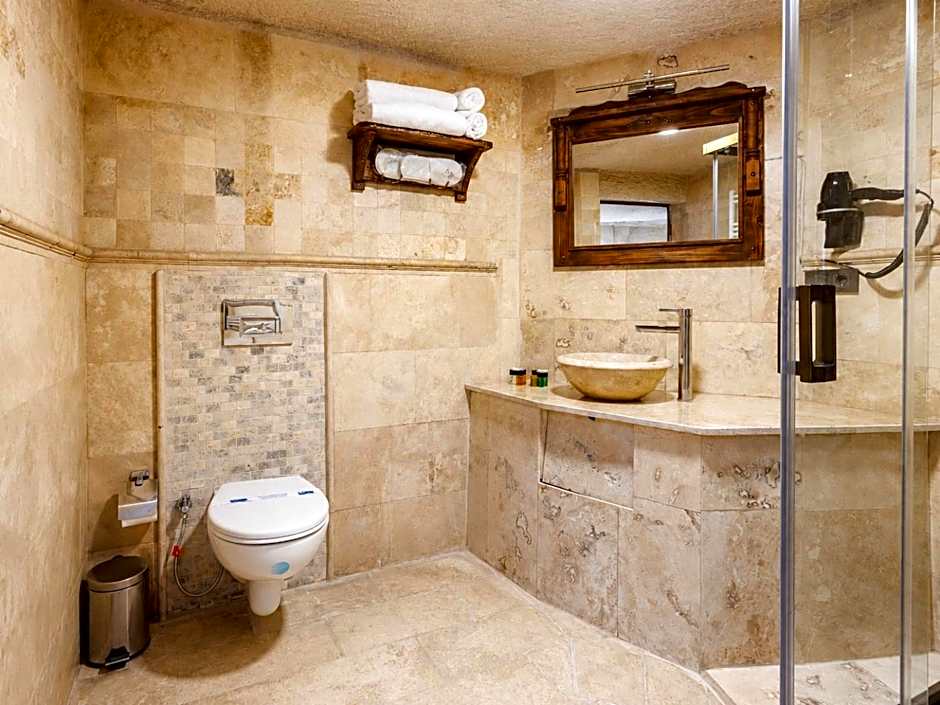 Castle Cave Hotel