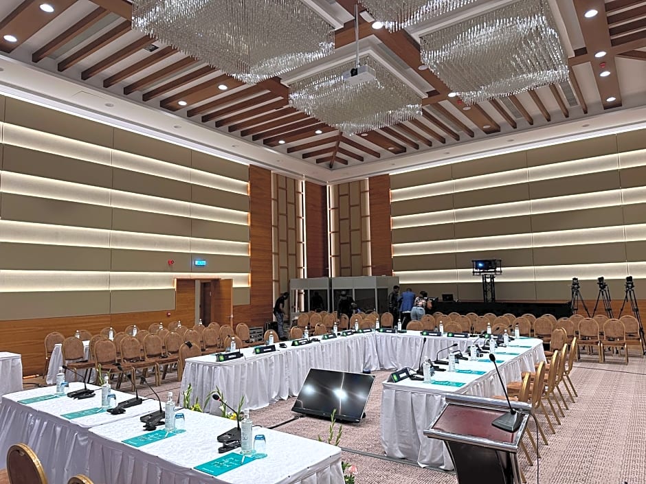 Ocean's Creek Beach Hotel