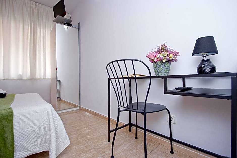 Barcelona City North Hostal