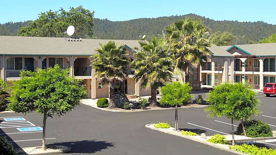 Cloverdale Wine Country Inn & Suites