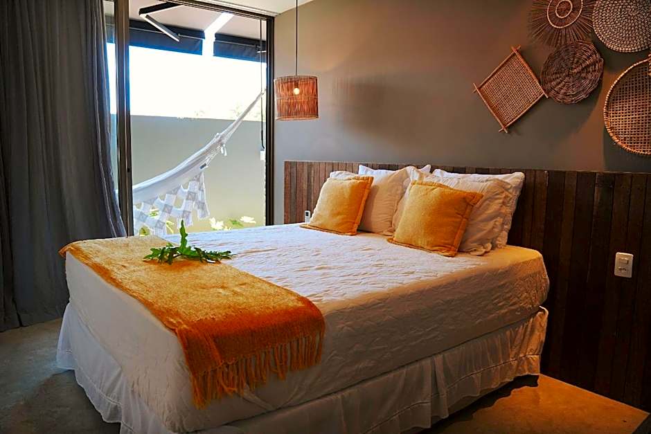 Casa com piscina aquecida, cozinheira, 30m do mar