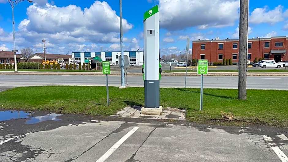 Travelodge by Wyndham Drummondville