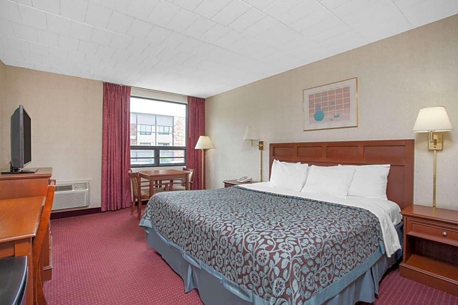 Days Inn by Wyndham Liberty
