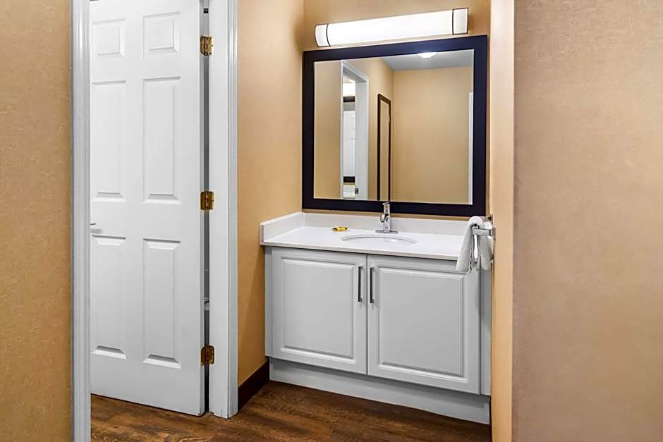 Best Western Plus Osoyoos Hotel & Suites