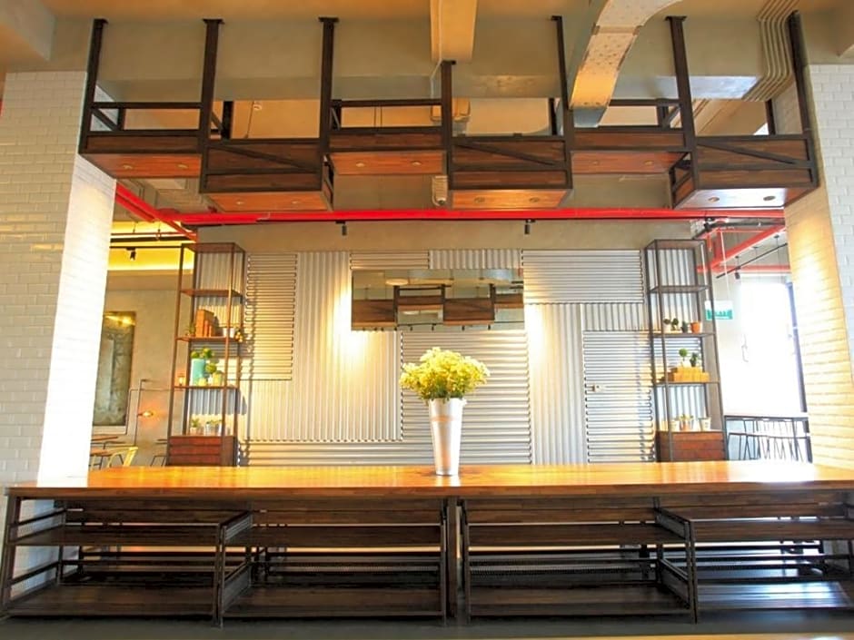 Yello Hotel Jemursari