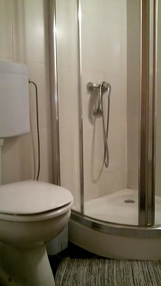 Lira Guest House B&B