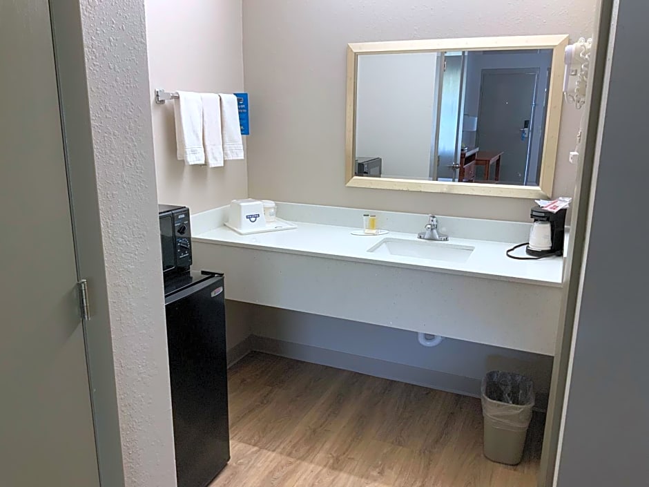 Days Inn by Wyndham Lake City I-10