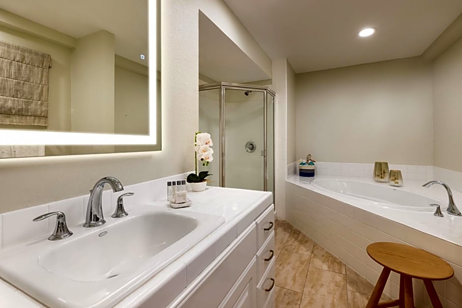 Pacific Edge Hotel