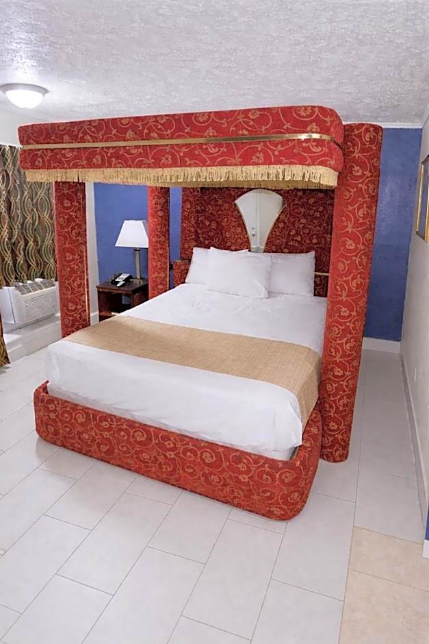 Photo 1 of 9 of 1 Queen Bed, Jetted Tub, Nonsmoking