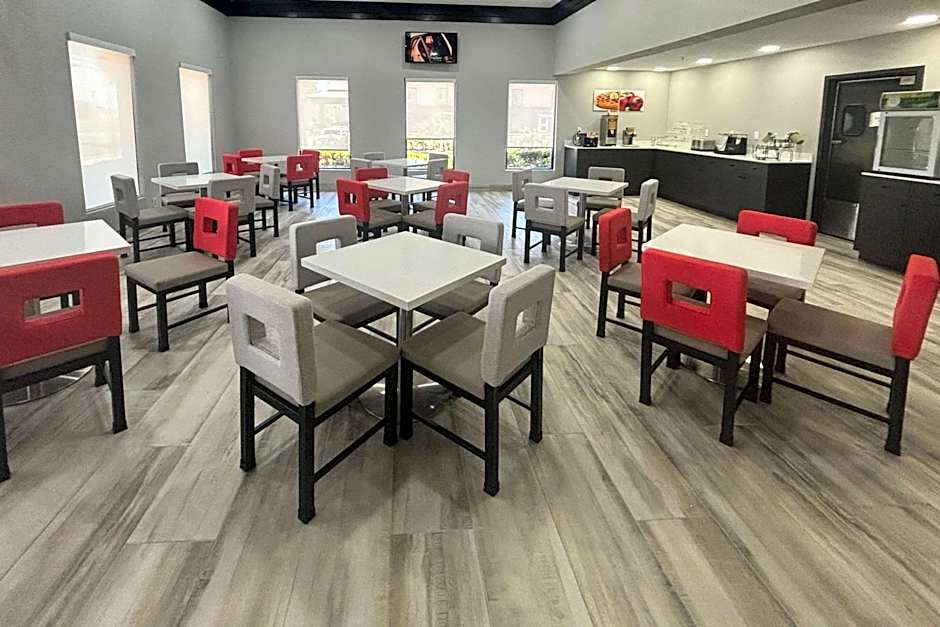 Quality Inn & Suites at Airport Blvd I-65
