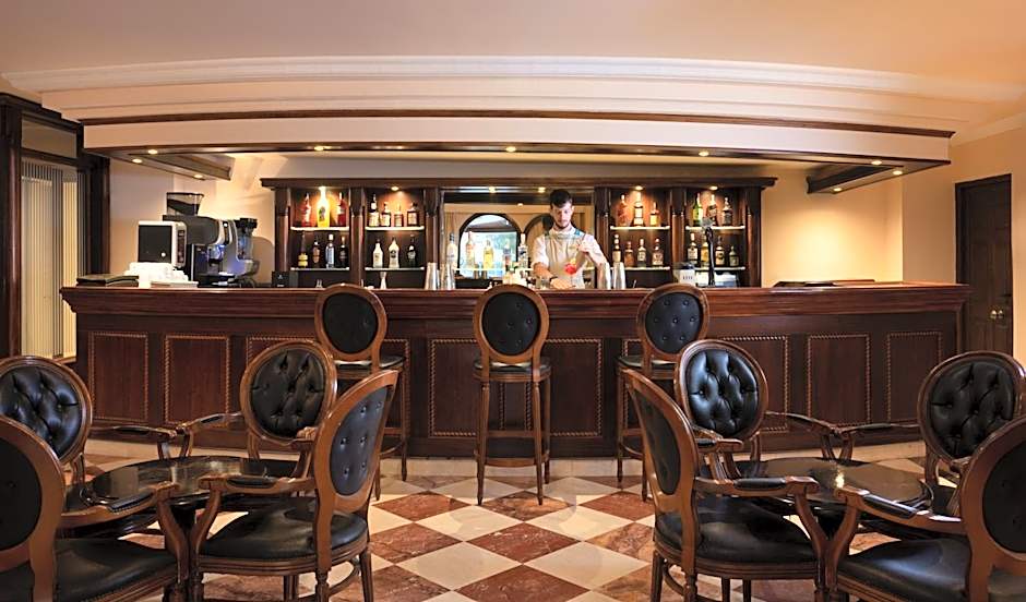 Mitsis Petit Palais Beach Hotel