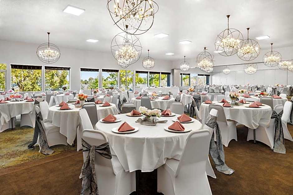 Richland Riverfront Hotel and Conference Center, Ascend Hotel Collection