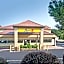Super 8 by Wyndham Suwanee