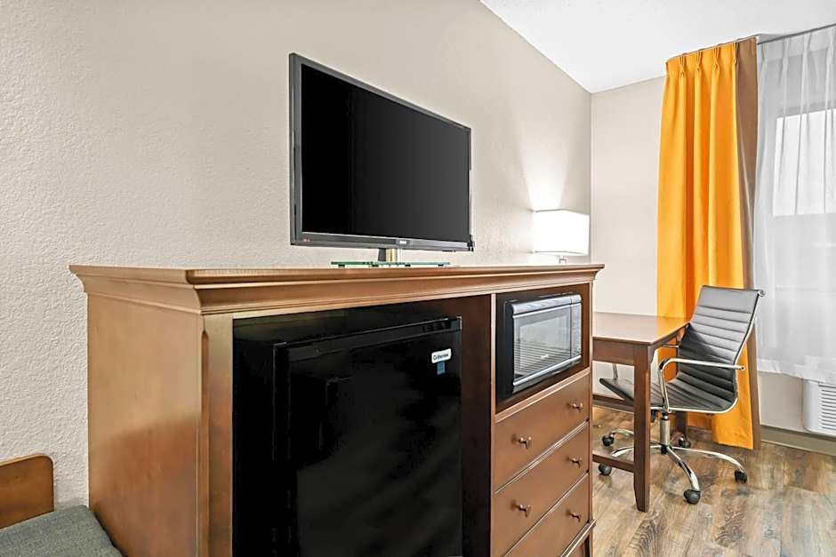 Super 8 by Wyndham Alexandria MN
