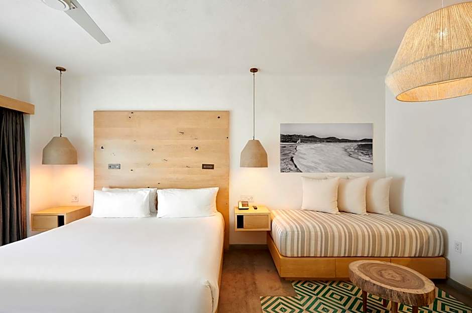 Bahia Hotel And Beach Club