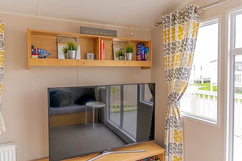 64 lancaster The lazy willow 3 bedroom hot tub caravan tattershall lakes