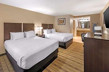 Queen Room with Two Queen Beds and Roll-In Shower - Mobility Access/Non-Smoking