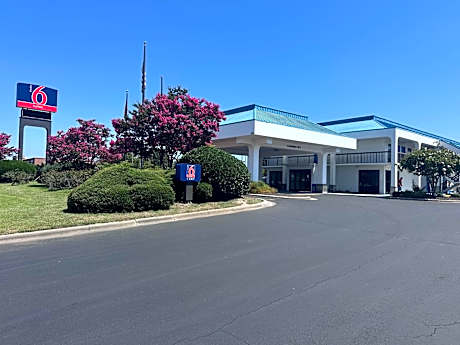 Studio 6 Suites Jacksonville, NC – Camp LeJeune