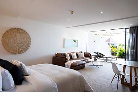 Studio with Plunge Pool - Beach Front