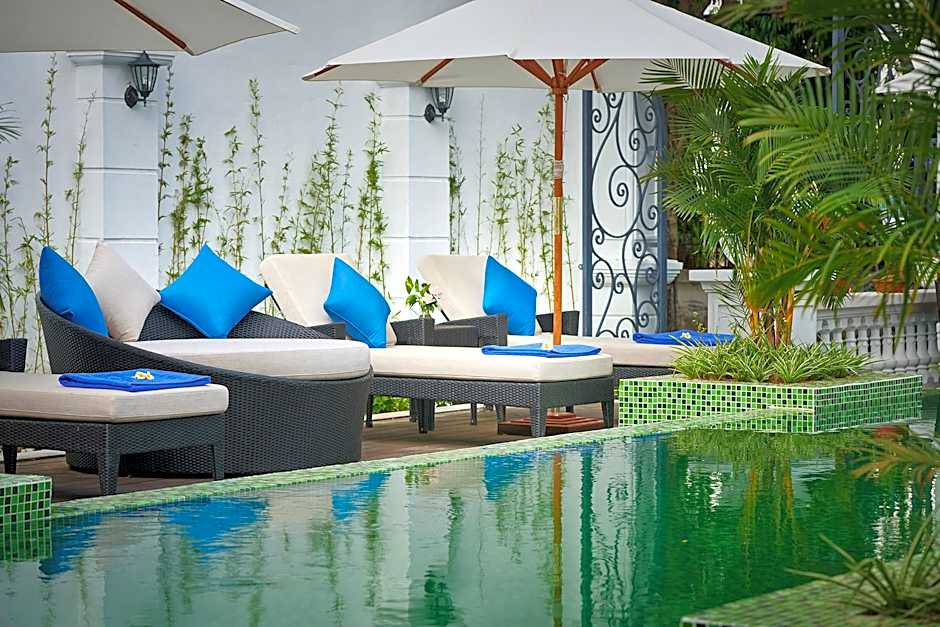 Manoir Des Arts Hotel