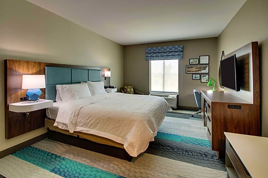 Photo 1 of 4 of 1 King Bed, Mobility Accessible, Bathtub