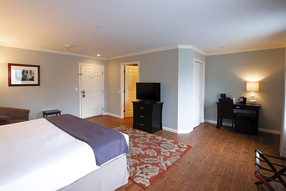 The Dahlonega Square Hotel & Villas