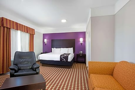 2 King Bed 2 Room Family Suite Non-Smoking