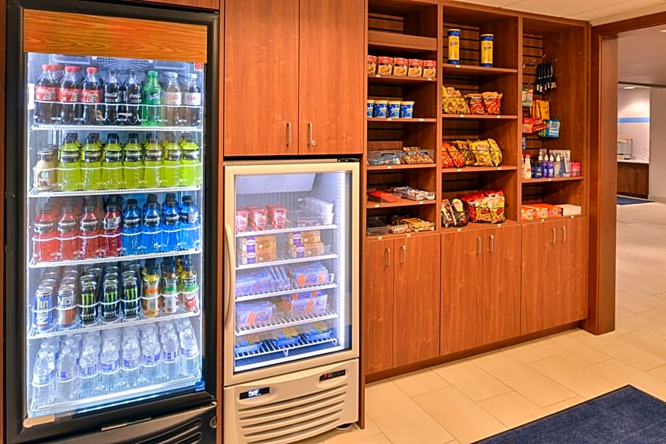 Holiday Inn Express Woodland By IHG