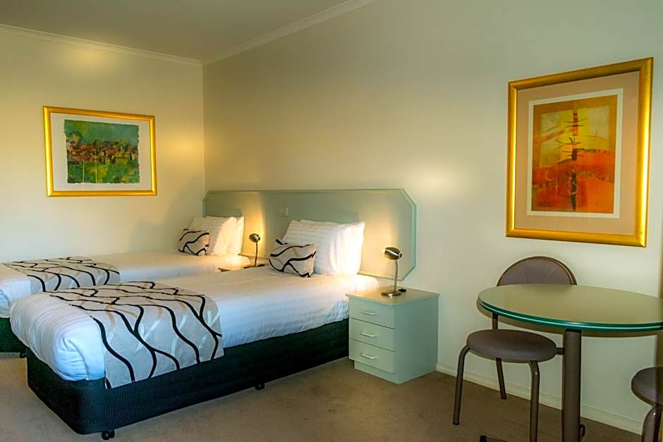 Deniliquin Country Club Motor Inn