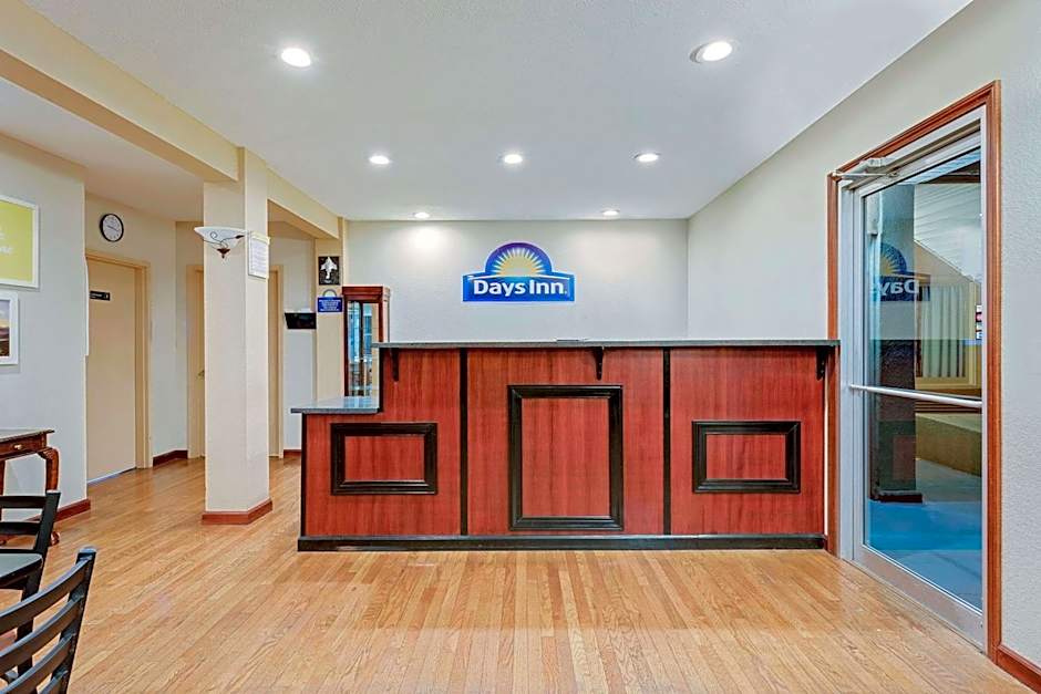 Days Inn by Wyndham Fairmont
