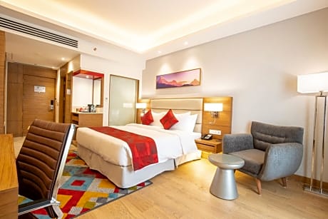 Deluxe King Room,with Balcony and City View - Non Smoking (10% off on Food and Soft Beverages)