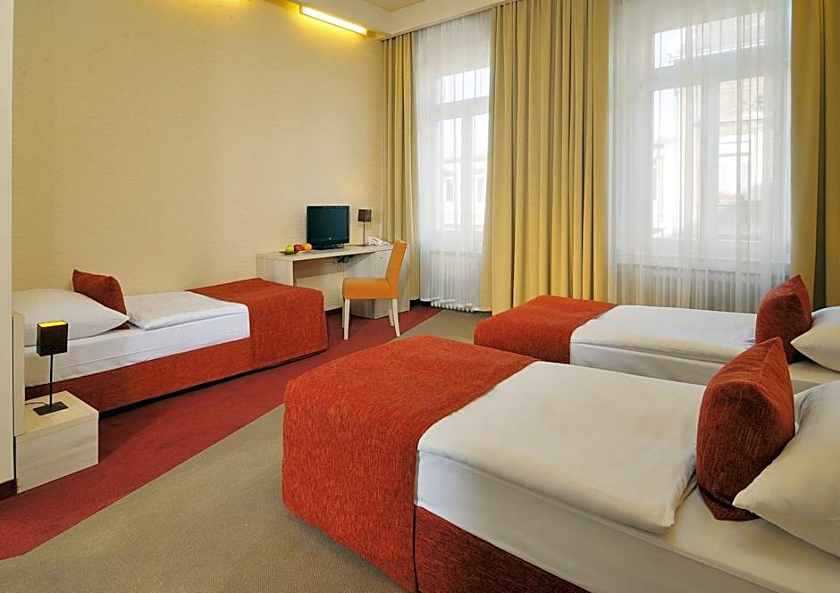 Photo 1 of 6 of Triple Room