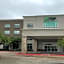 Holiday Inn Express & Suites Arlington North - Stadium Area