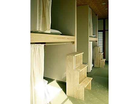 Bed in 8-Bed Mixed Dormitory Room (Adult only)