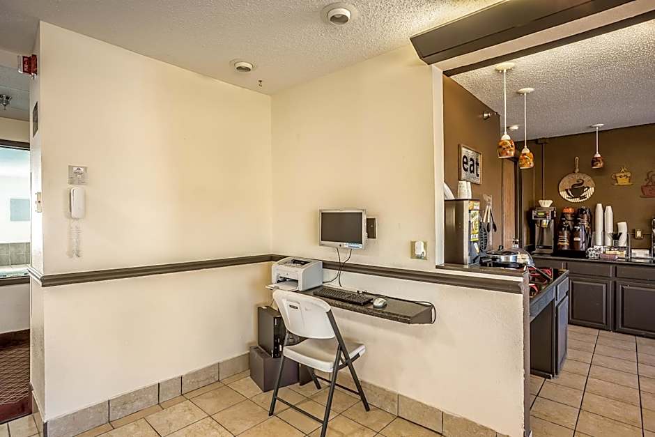 Super 8 by Wyndham Galesburg