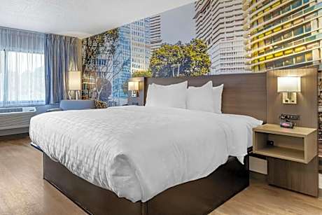 Standard King Room - Non-Smoking