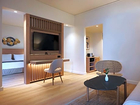 Family Suite Inland View Swim Up