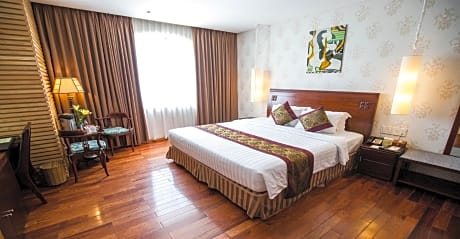 Junior Suite with City View