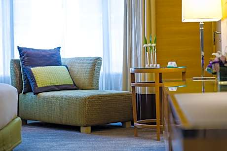 2 Single beds Premium Lounge Access