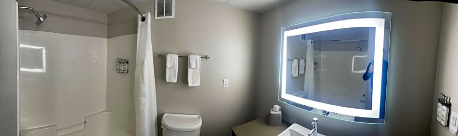 Holiday Inn Express & Suites Marquette By IHG