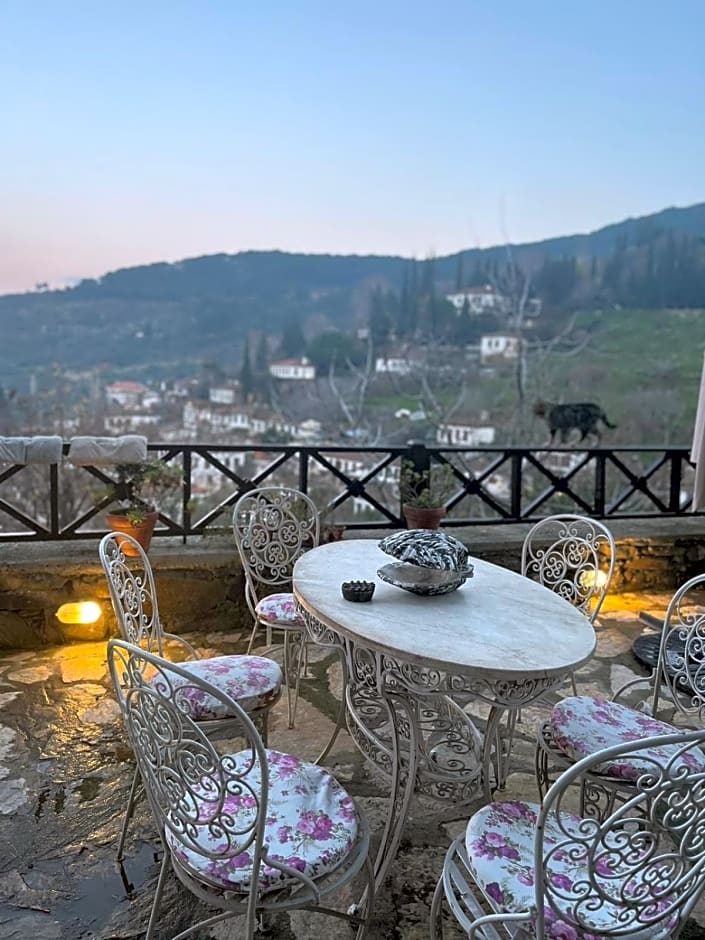 ŞİRİNCE BAHÇE OTEL