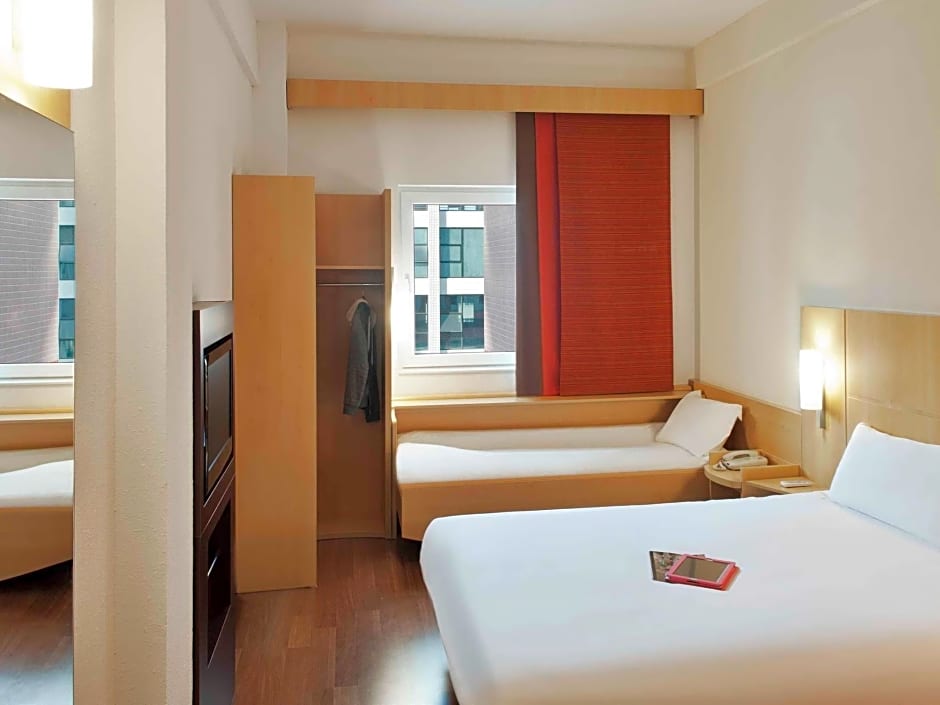 Ibis Ningbo Qian Hu Hotel