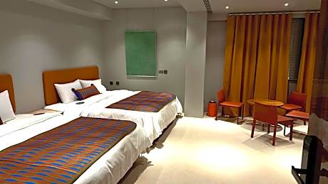 Sextuple Room