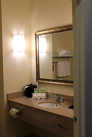Queen Room with Two Queen Beds - Hearing Accessible/Non-Smoking