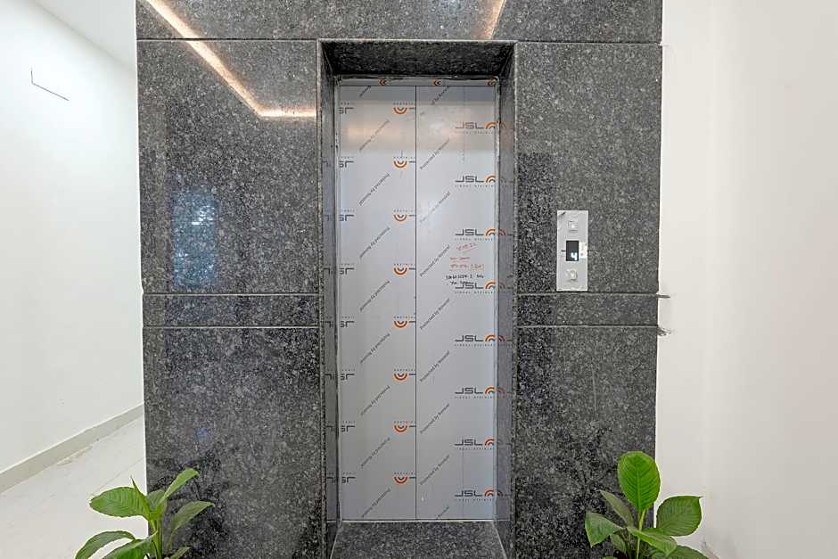 FabExpress Royal Inn – Bangalore, MN