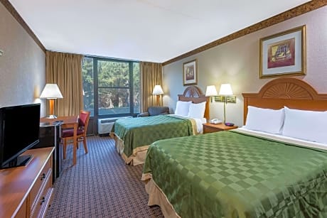 2 Double Beds Interior Corridor Non-Smoking