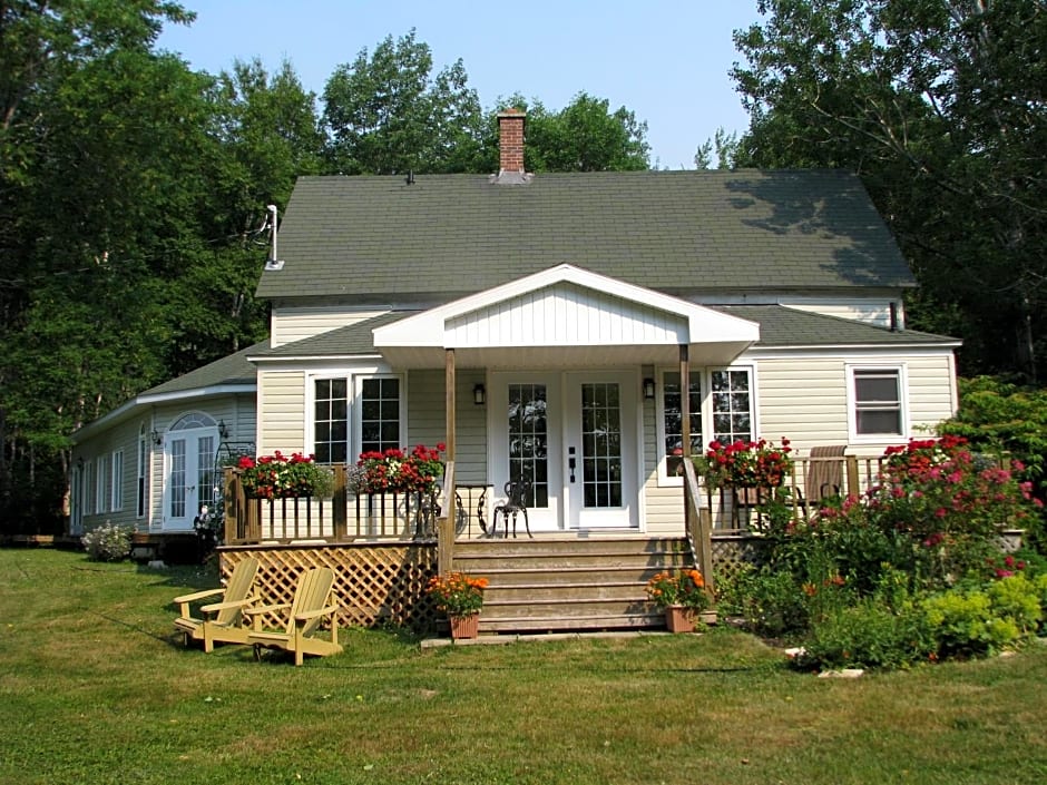 Rumi Guest House on the Cabot Trail