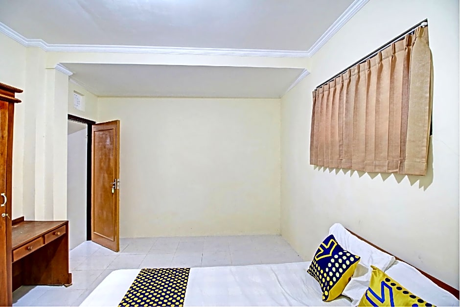 OYO Life  92953 Nirmala Kost