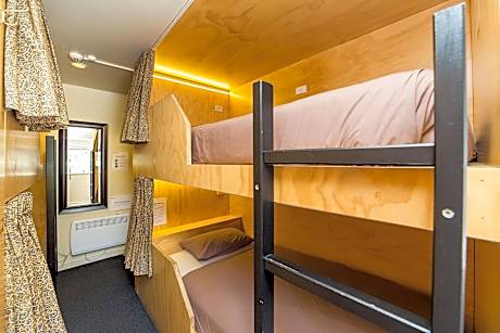 Private 4 Bed Dorm – Single Pods