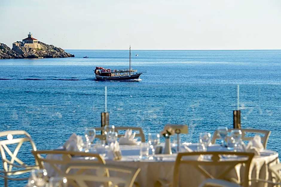Royal Ariston Hotel